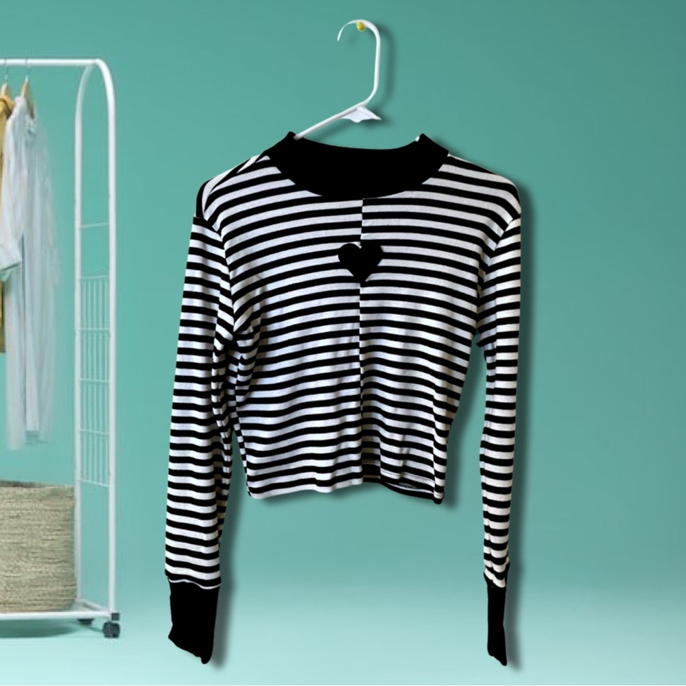 Hot Topic Grunge Emo Black and White Striped Cropped Long Sleeve Shirt